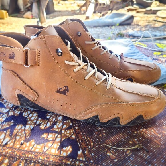 Dbeck Eplorer: Waterproof, Lightweight Unisex Hightop shows *new* - Picture 1 of 5